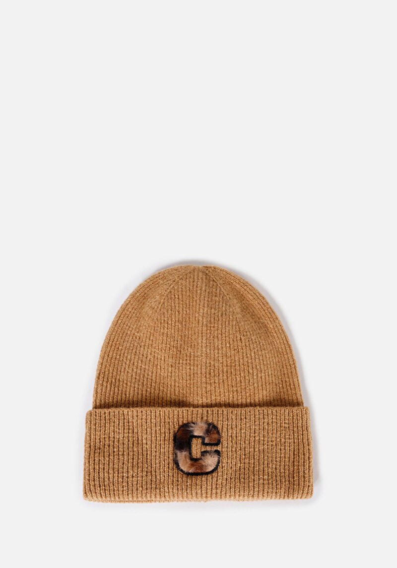 Imagine a Căciulă Maro Pentru Femei