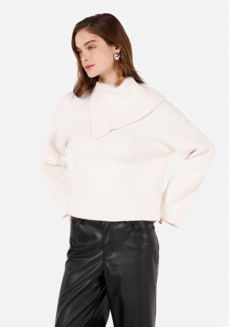 Imagine a Pulover Ecru Pentru Femei Regular Fit Turtleneck