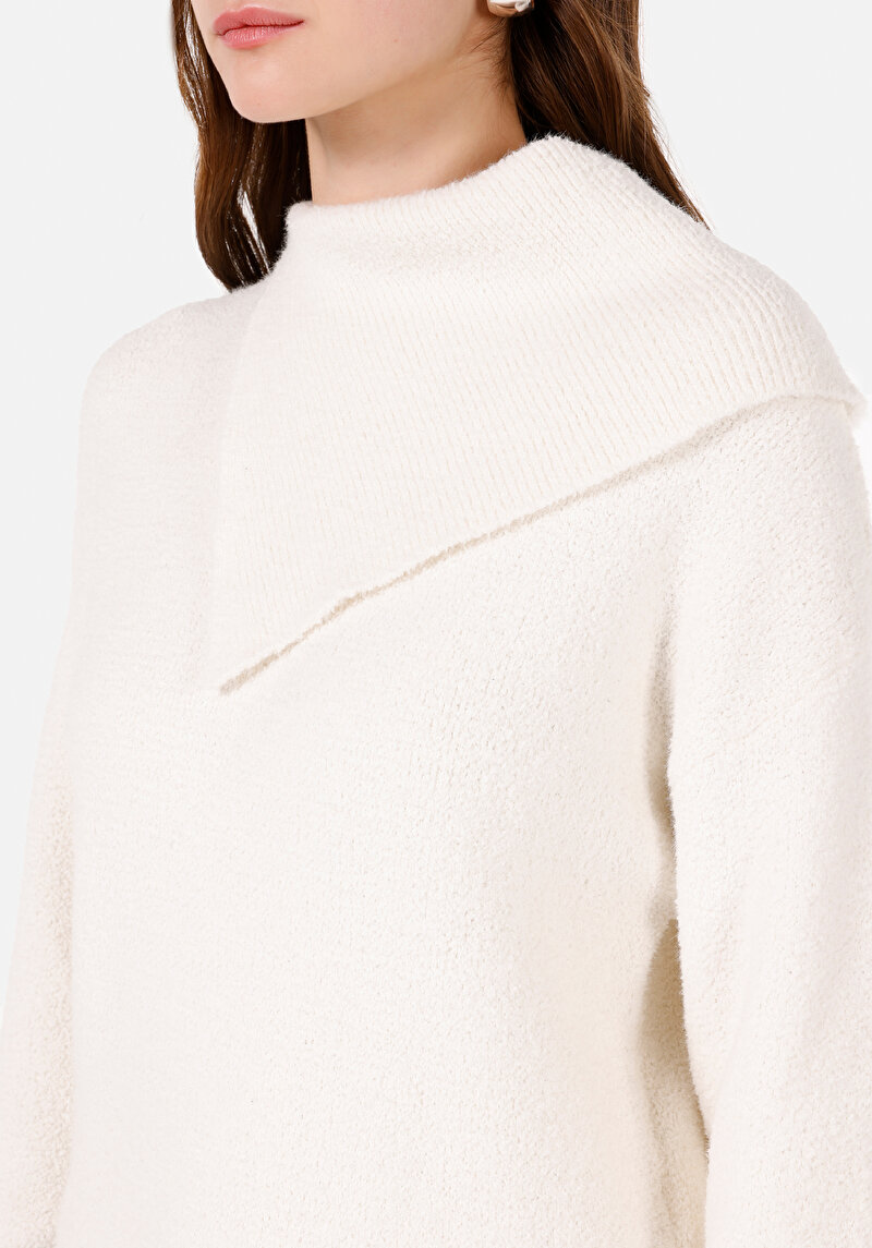 Afișați detalii pentru Pulover Ecru Pentru Femei Regular Fit Turtleneck