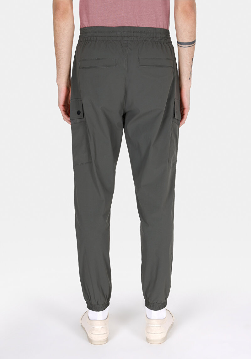 Imagine a Pantaloni Verzi Elastici Cu Talie Medie Slim Fit