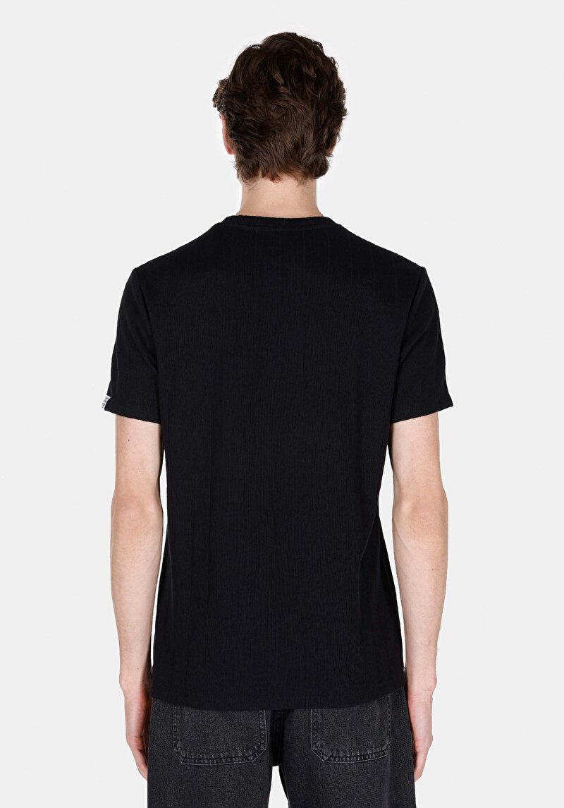 Imagine a Tricou Cu Maneca Scurta De Barbati Negru Regular Fit  Cl1072064