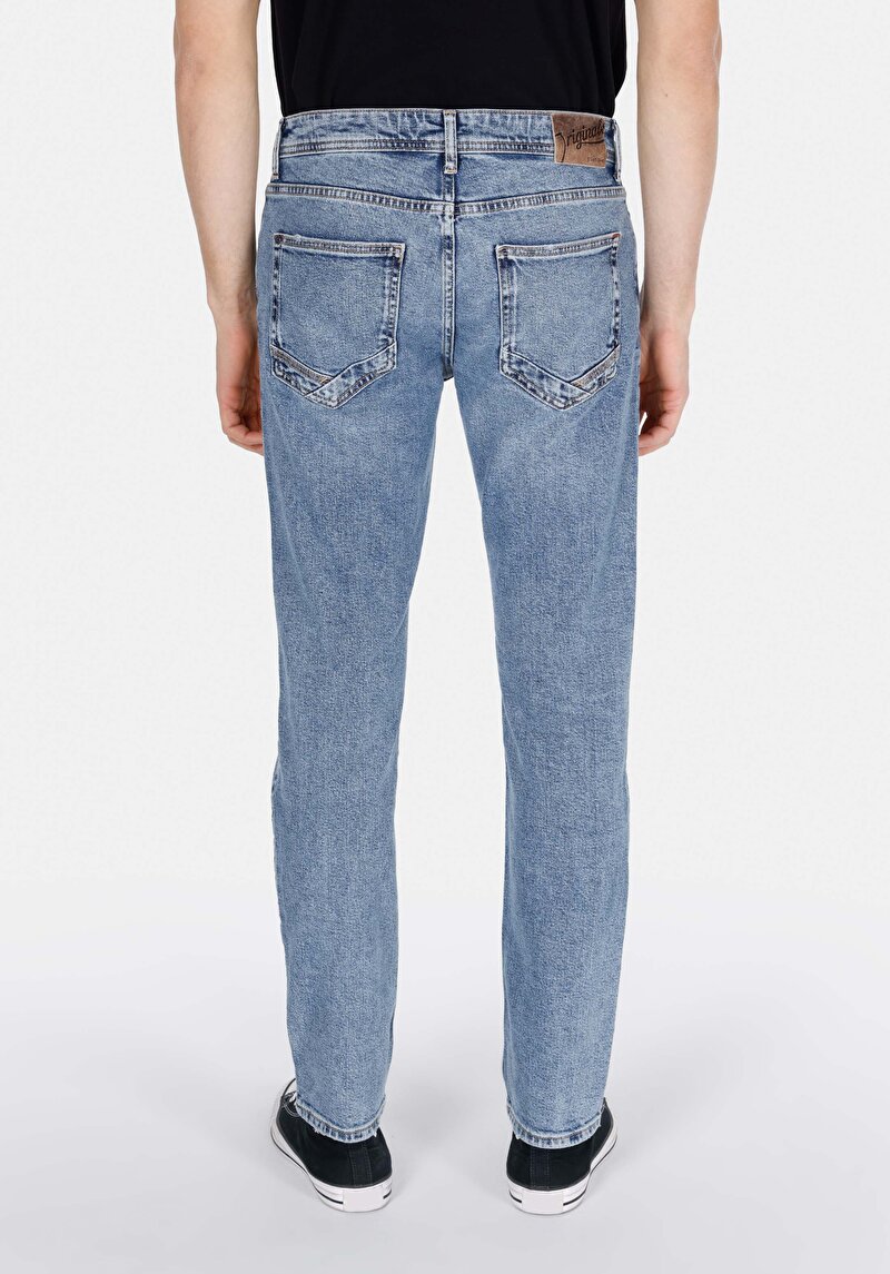 Imagine a Pantaloni De Barbati Denim Straight Fit 044 Karl Cl1073391