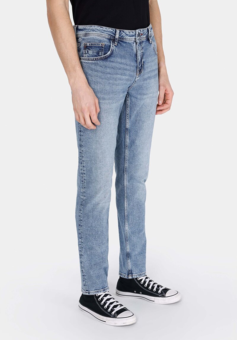 Imagine a Pantaloni De Barbati Denim Straight Fit 044 Karl Cl1073391