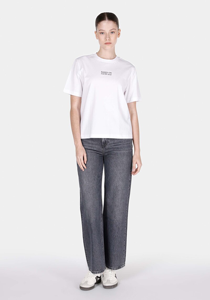 Afișați detalii pentru Regular Fit Round Neck Imprimat Tricou Alb Cu Mânecă Scurtă Pentru Femei