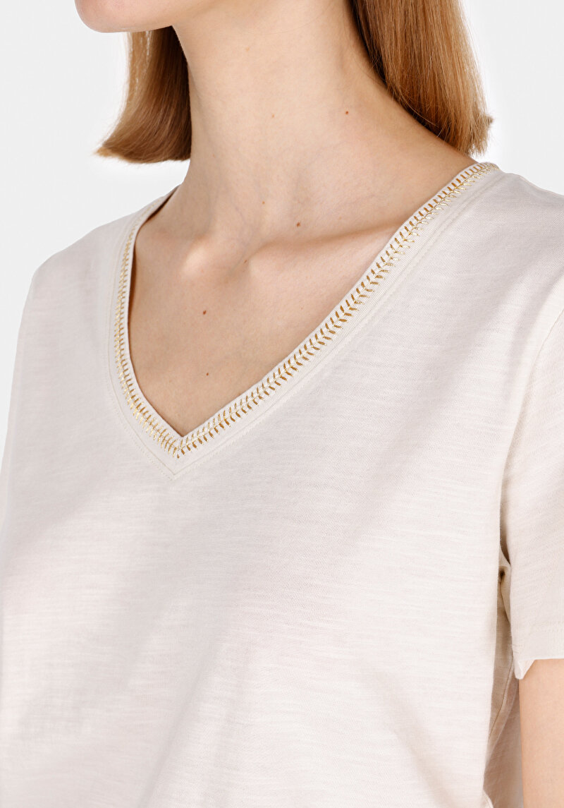 Imagine a Regular Fit V-Neck Drept Tricou Cu Mânecă Scurtă Bej Pentru Femei