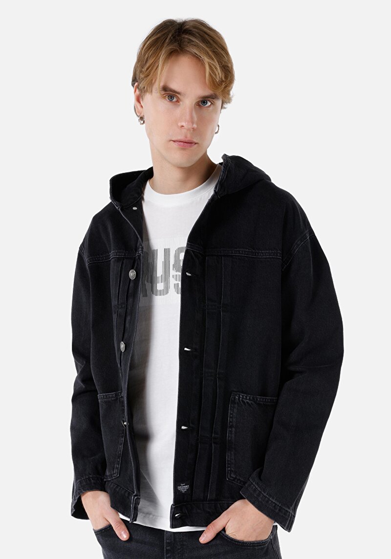Imagine a Jachetă Din Denim Pentru Bărbați Cu Nasturi Supradimensionați