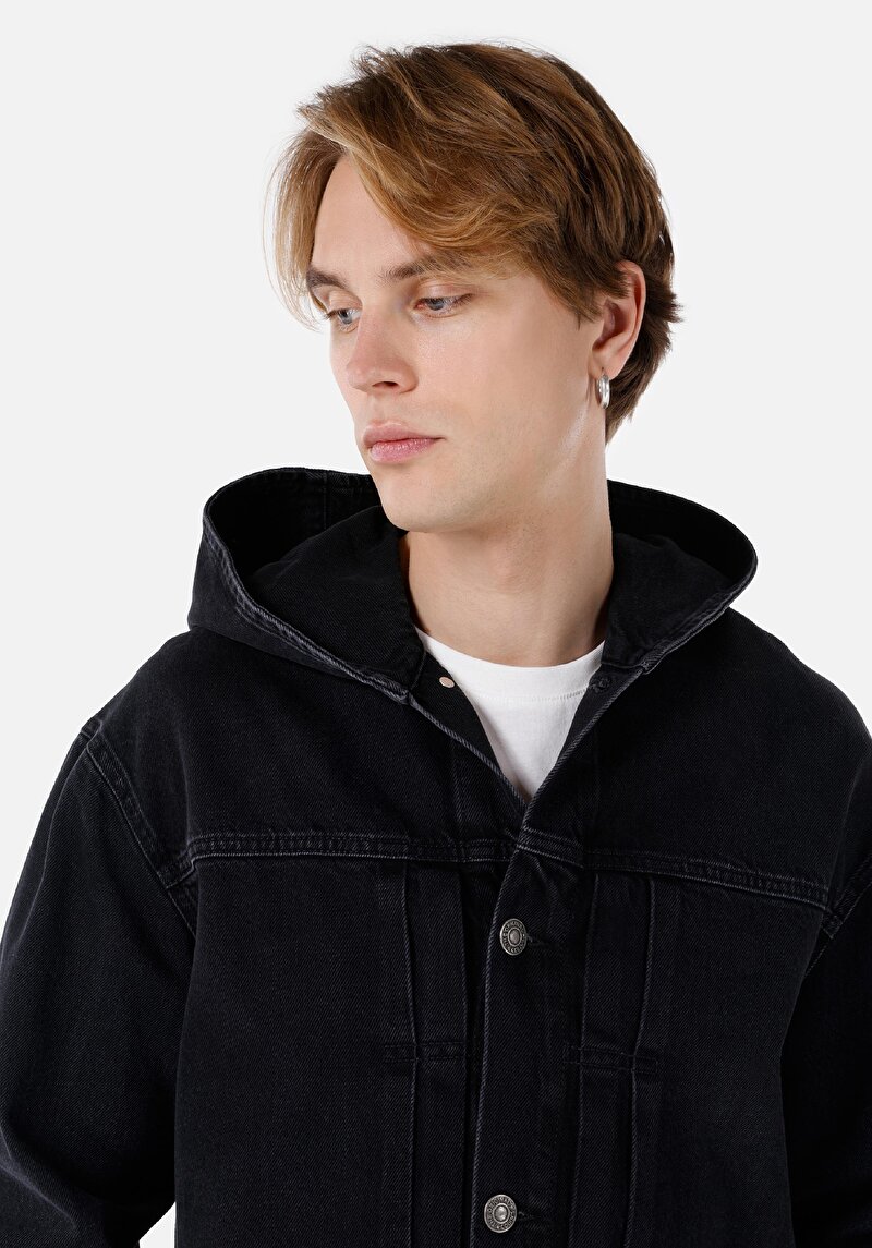 Imagine a Jachetă Din Denim Pentru Bărbați Cu Nasturi Supradimensionați