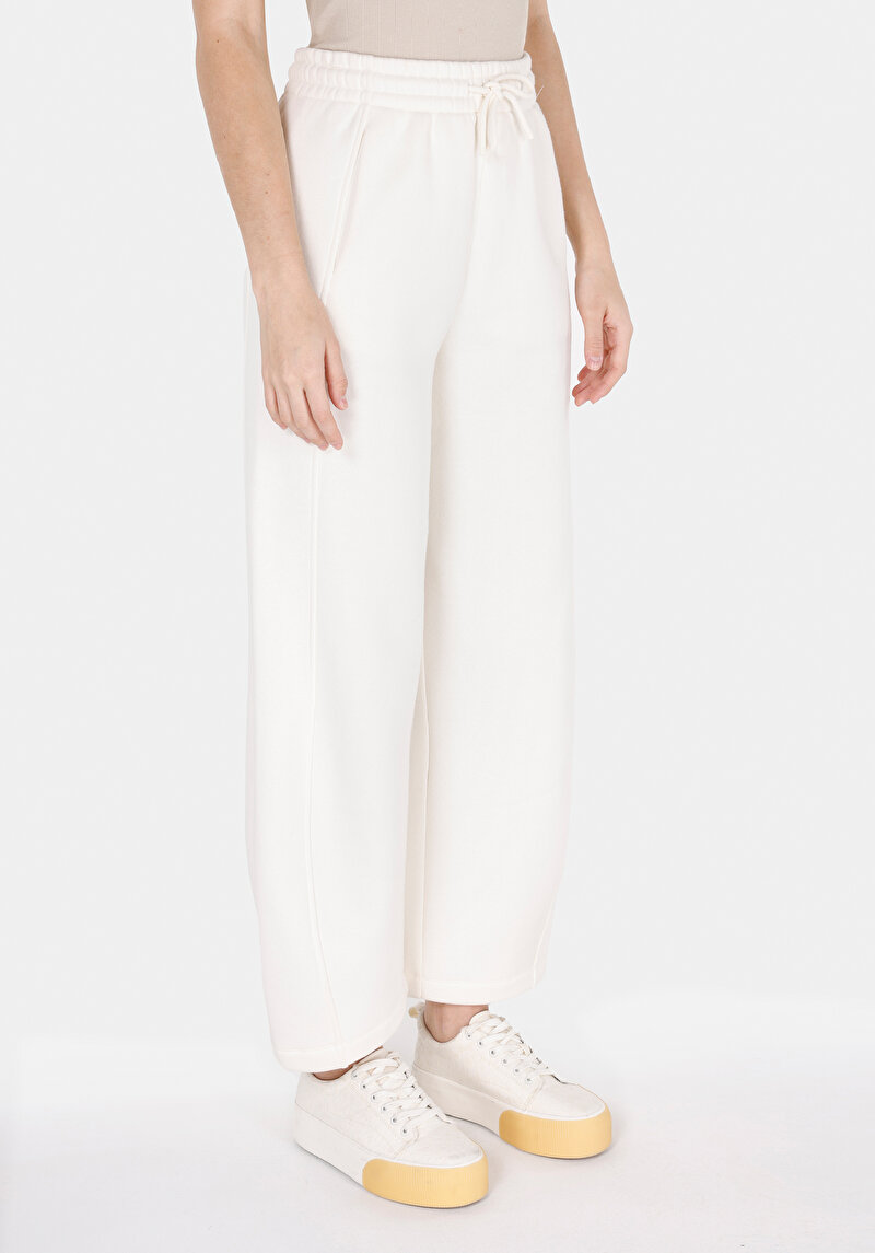 Afișați detalii pentru Pantaloni De Trening De Dama Alb Regular Fit  Cl1072785