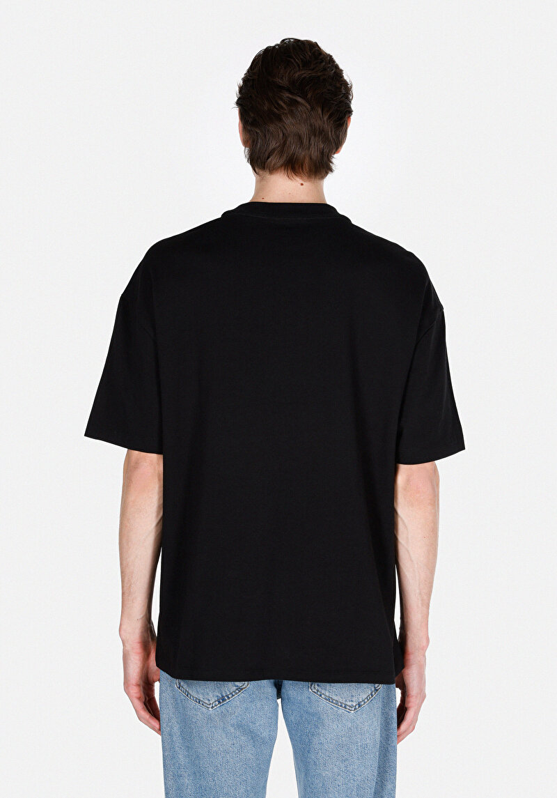 Imagine a Tricou Supradimensionat Cu Gât Rotund Drept Pentru Bărbați Negru Cu Mânecă Scurtă