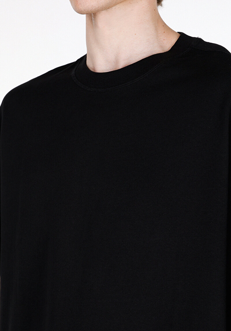 Imagine a Tricou Supradimensionat Cu Gât Rotund Drept Pentru Bărbați Negru Cu Mânecă Scurtă