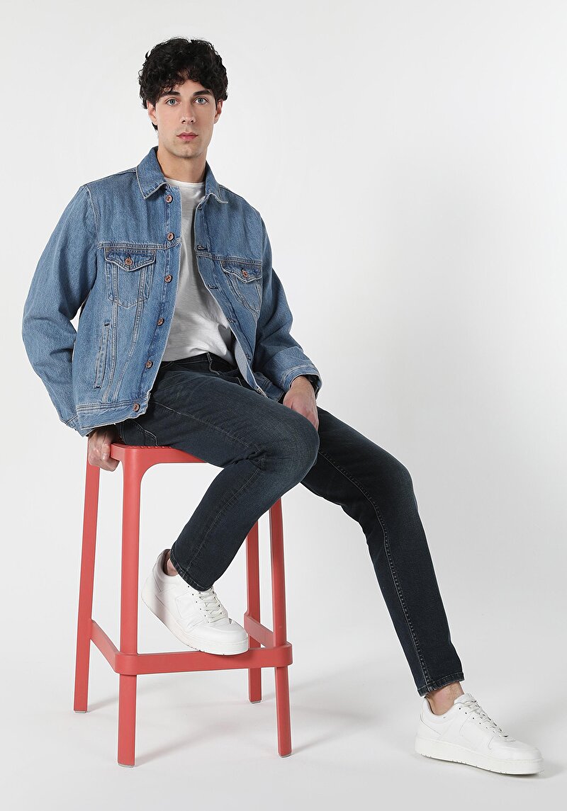 Imagine a Jachetă Albastră Pentru Bărbați Oversize Fit Cu Nasturi Și Fără Căptușeală