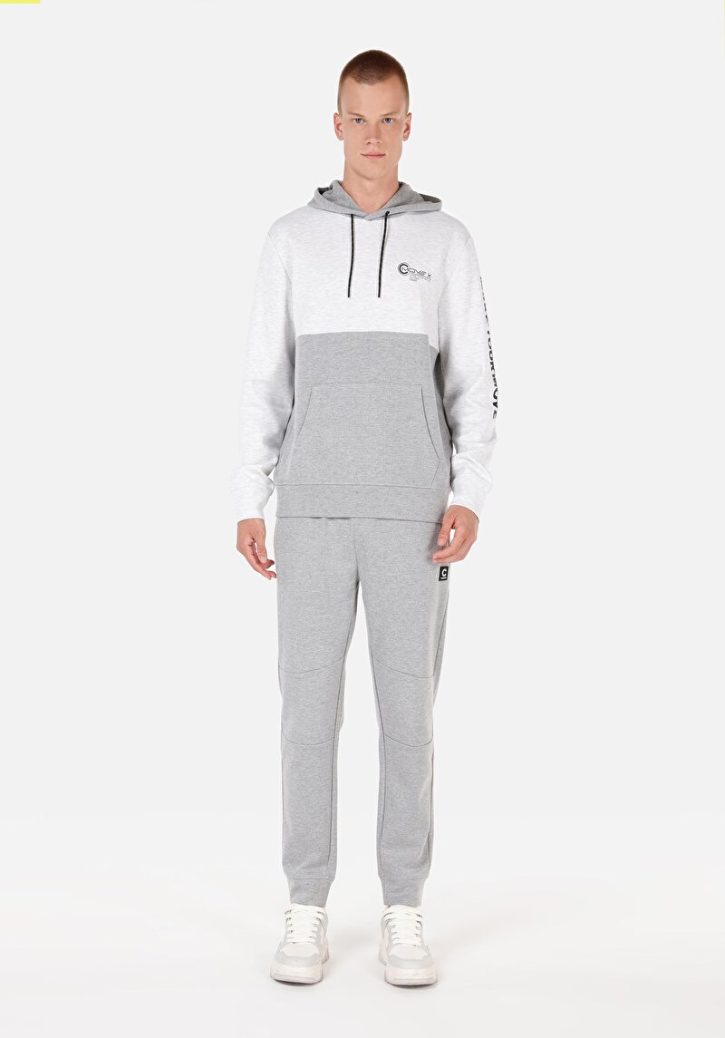 Imagine a Pantaloni De Trening De Barbati Gri Regular Fit  Cl1070126