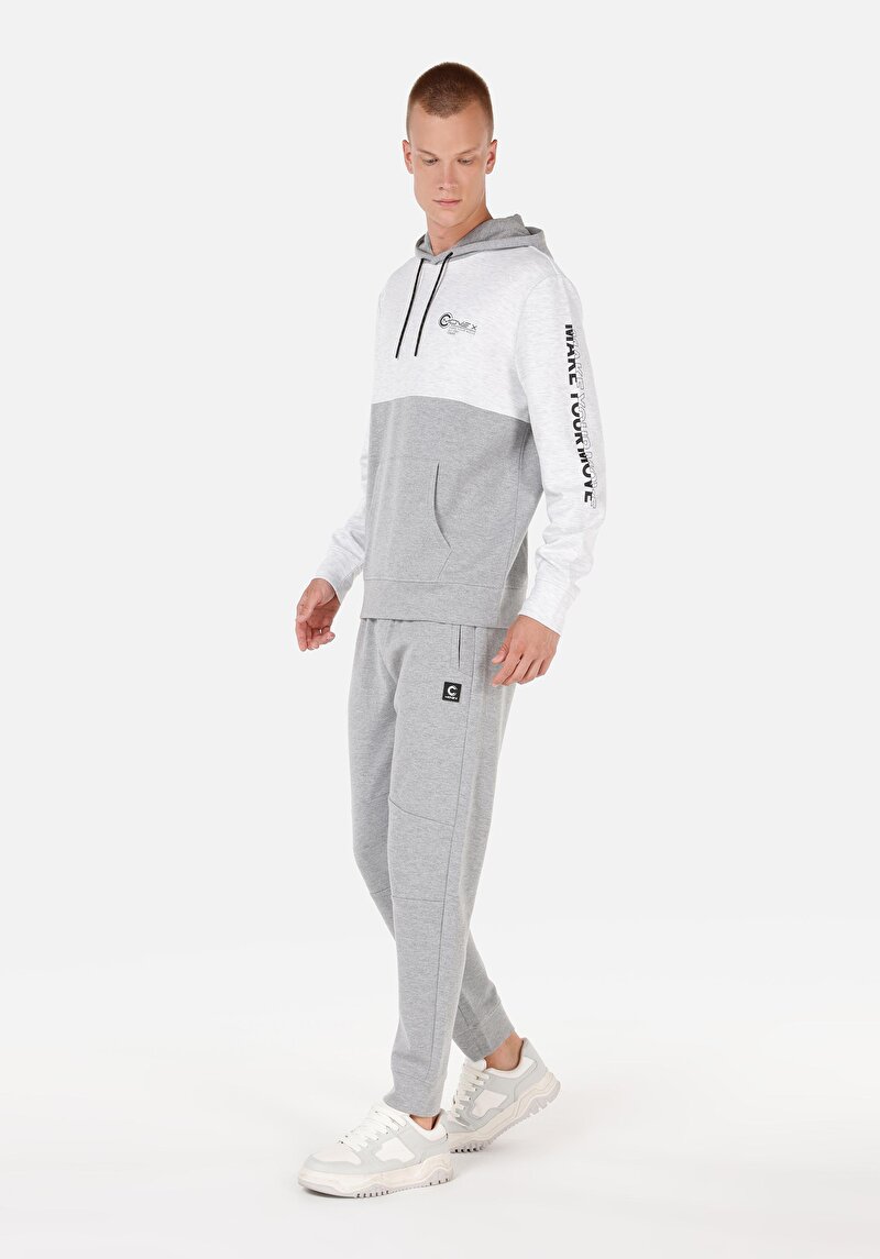 Imagine a Pantaloni De Trening De Barbati Gri Regular Fit Cl1070126