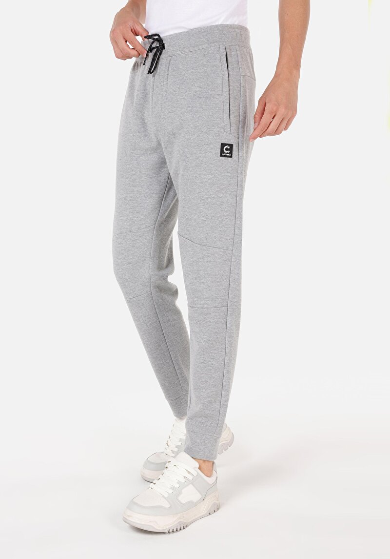 Imagine a Pantaloni De Trening De Barbati Gri Regular Fit Cl1070126