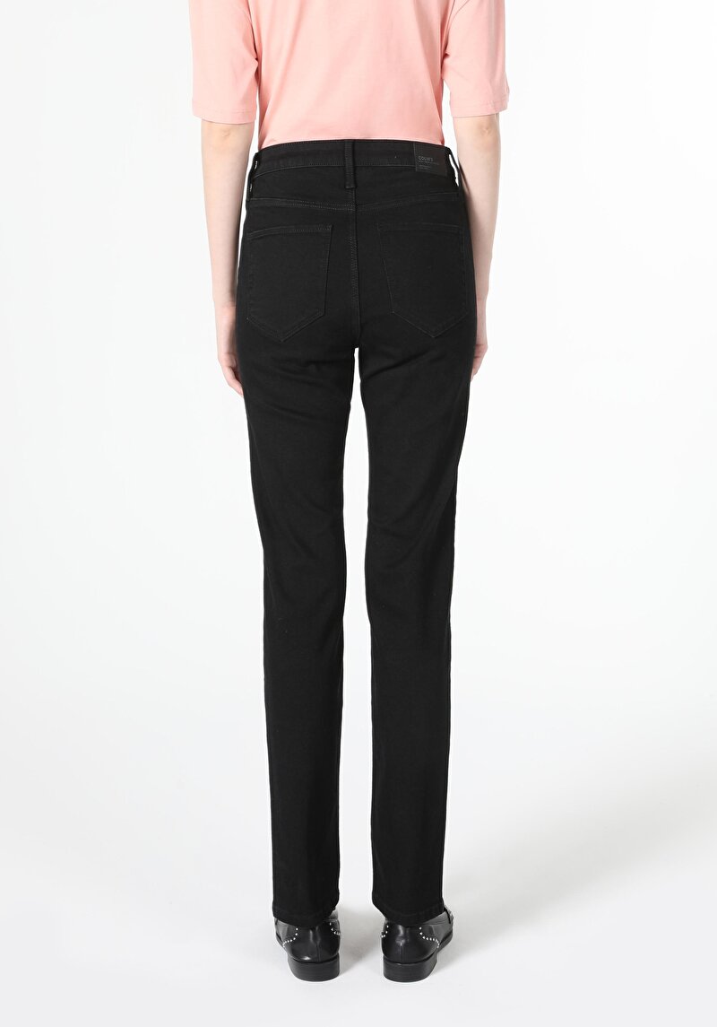 Afișați detalii pentru Slim Fit Mid Waist Straight Leg Blugi Negri Pentru Femei