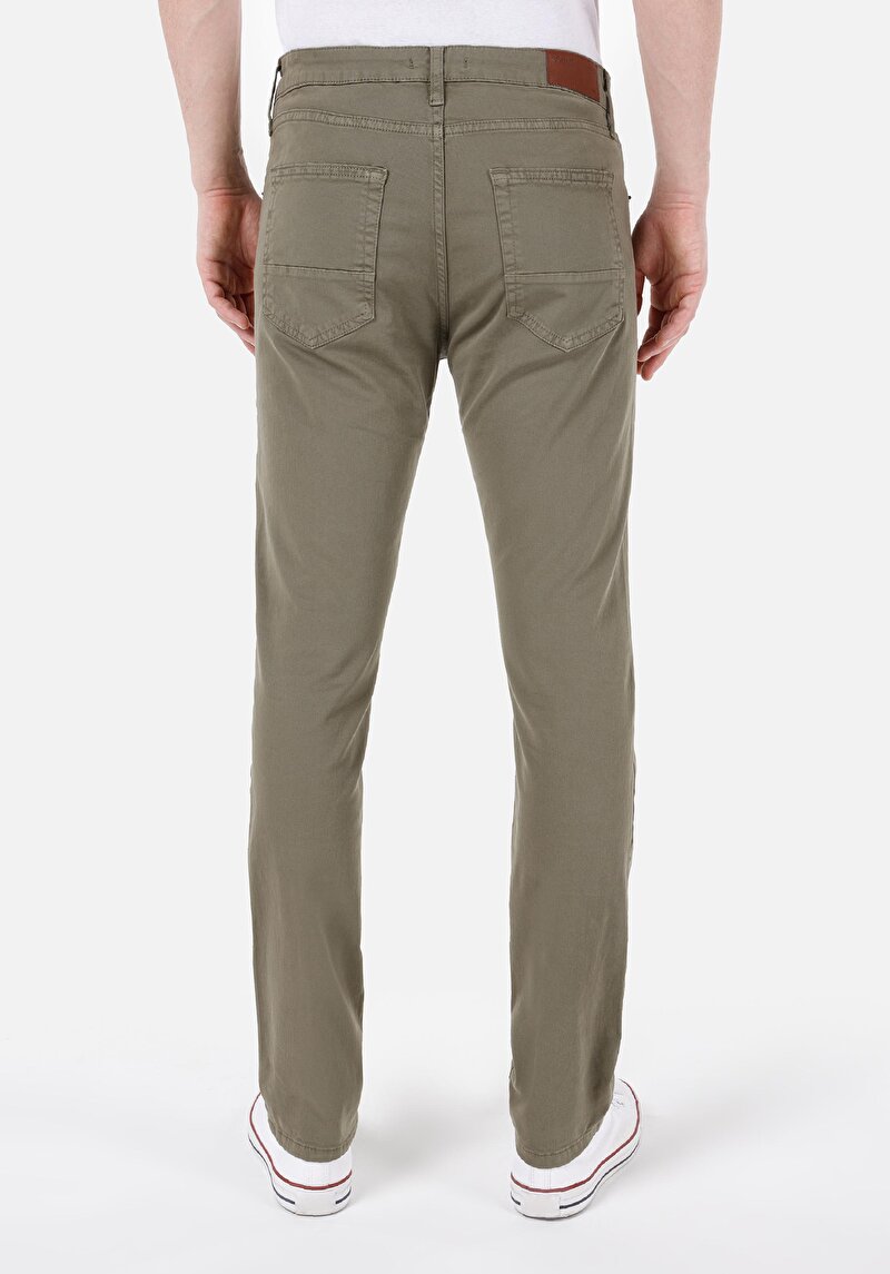 Imagine a Pantaloni Verzi Pentru Bărbați Cu Talie Dreaptă Cu Talie Dreaptă