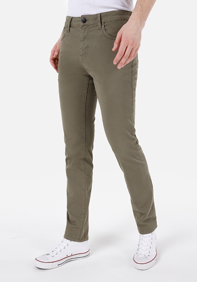 Imagine a Pantaloni Verzi Pentru Bărbați Cu Talie Dreaptă Cu Talie Dreaptă