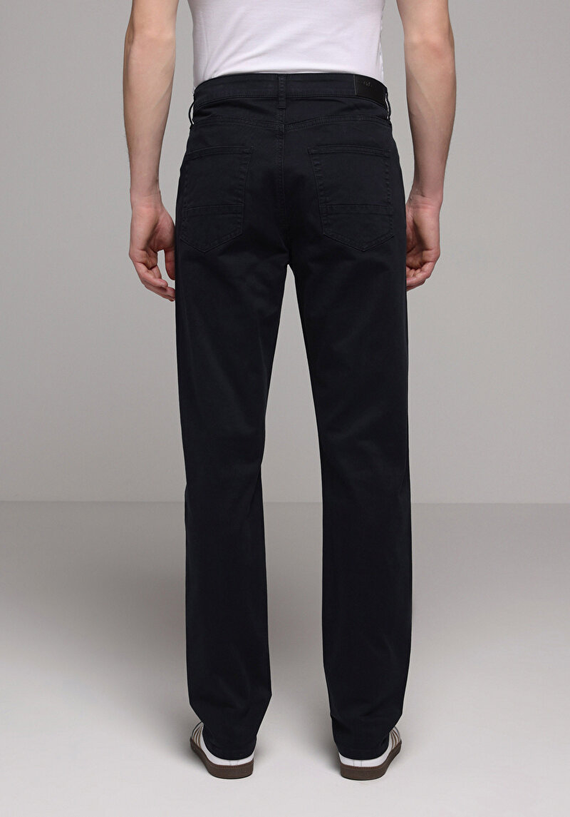 Imagine a Pantaloni Bleumarin Pentru Bărbați Cu Talie Joasă Și Picior Drept