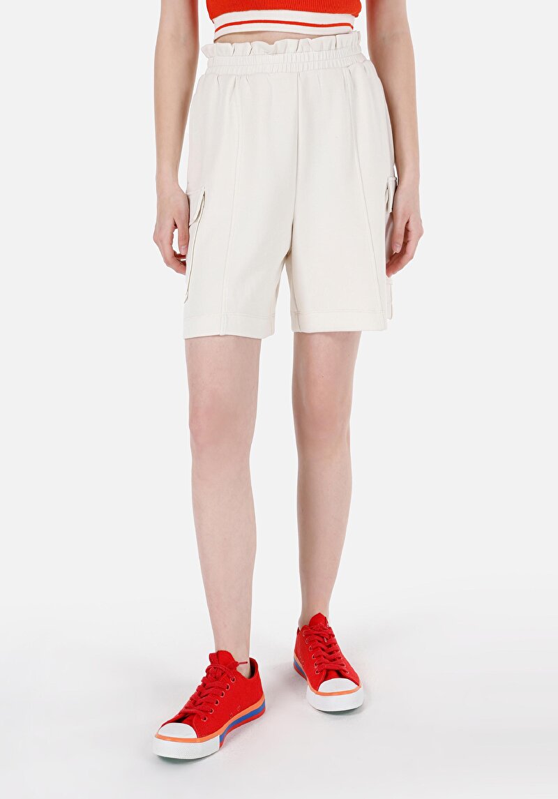 Imagine a Regular Fit Mid Talie Pantaloni Scurți Ecru Pentru Femei