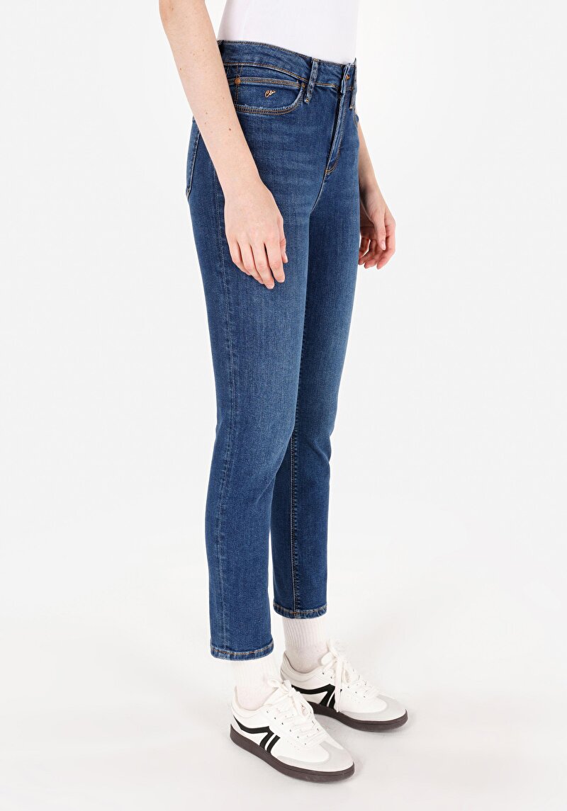 Imagine a Blugi Slim Fit Indigo Pentru Femei