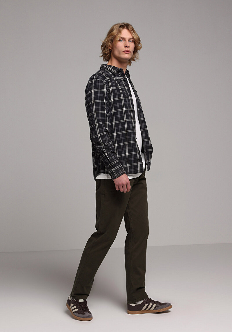 Imagine a Pantaloni De Barbati Verde Regular Fit Cl1049750