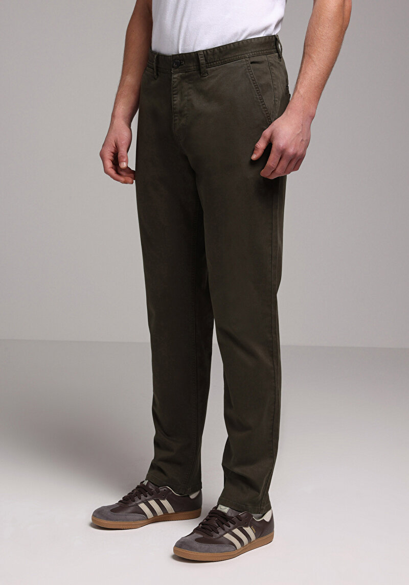 Imagine a Pantaloni De Barbati Verde Regular Fit Cl1049750