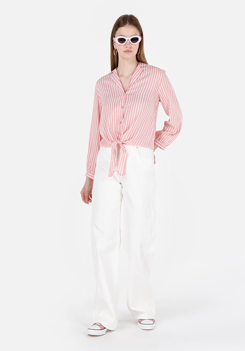 Imagine a Blugi Albi Pentru Femei Regular Fit