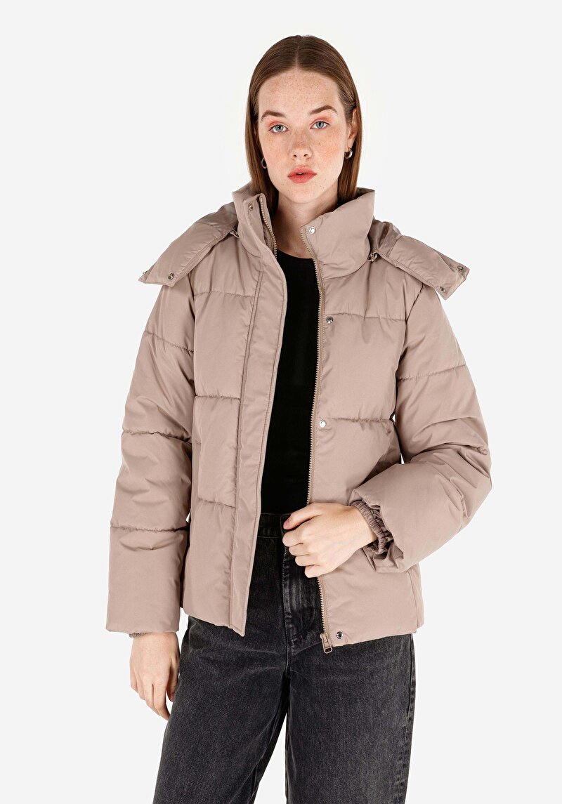 Imagine a Palton Bej Pentru Femei Cu Glugă Cu Fermoar