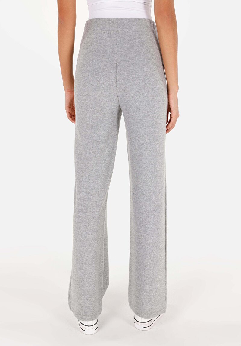 Imagine a Pantaloni De Trening De Dama Gri Regular Fit Cl1070462