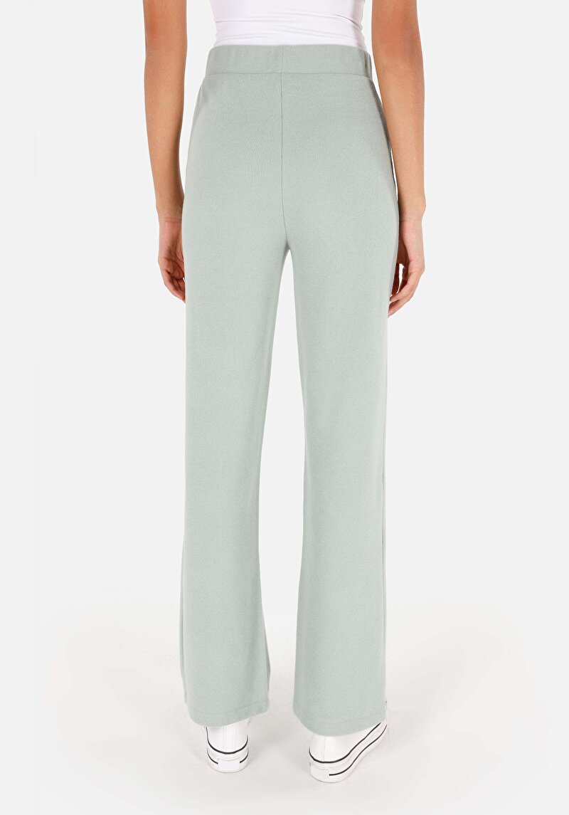 Imagine a Pantaloni De Trening De Dama Verde Regular Fit Cl1070462