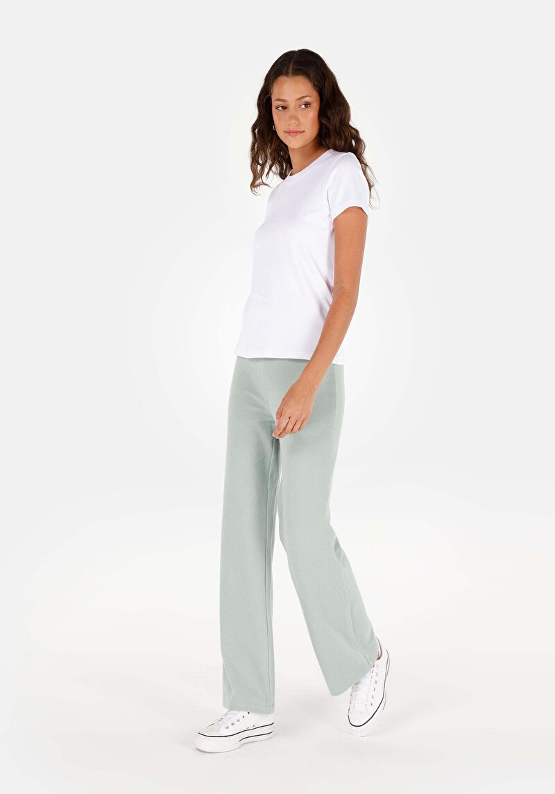 Imagine a Pantaloni De Trening De Dama Verde Regular Fit Cl1070462