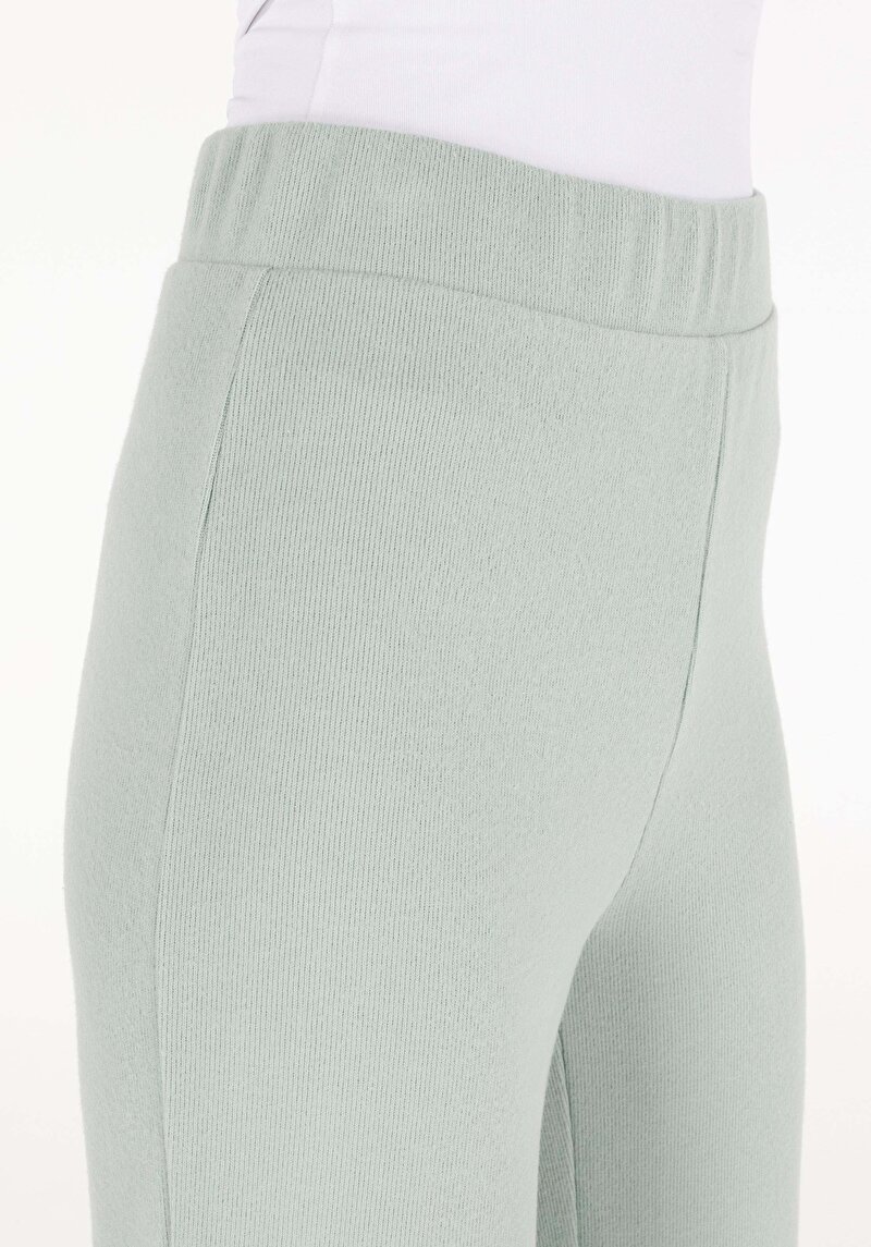 Afișați detalii pentru Pantaloni De Trening De Dama Verde Regular Fit  Cl1070462