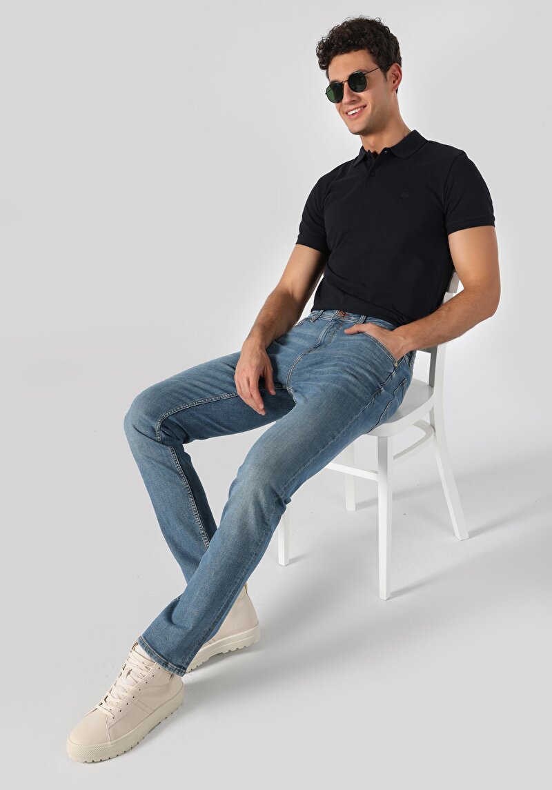 Imagine a Pantaloni De Barbati Denim Straight Fit 044 Karl Cl1063494