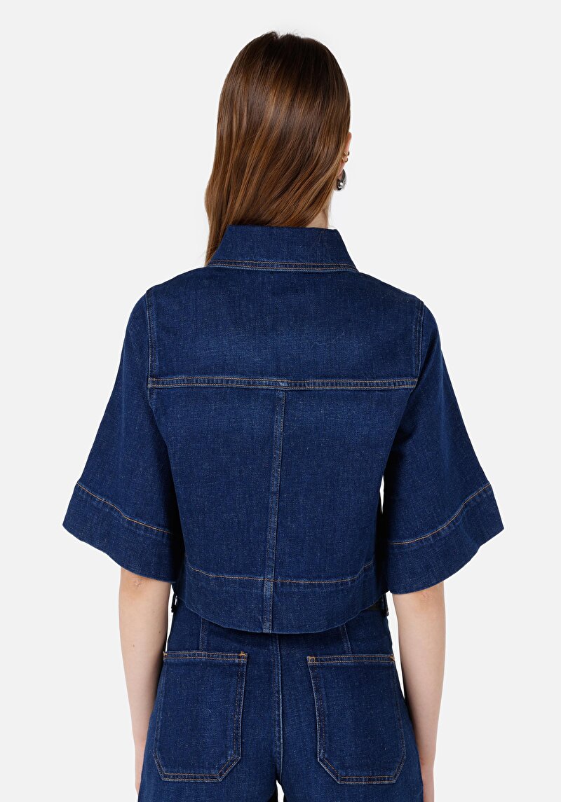 Imagine a Jachetă Neagră Pentru Femei Oversize Fit