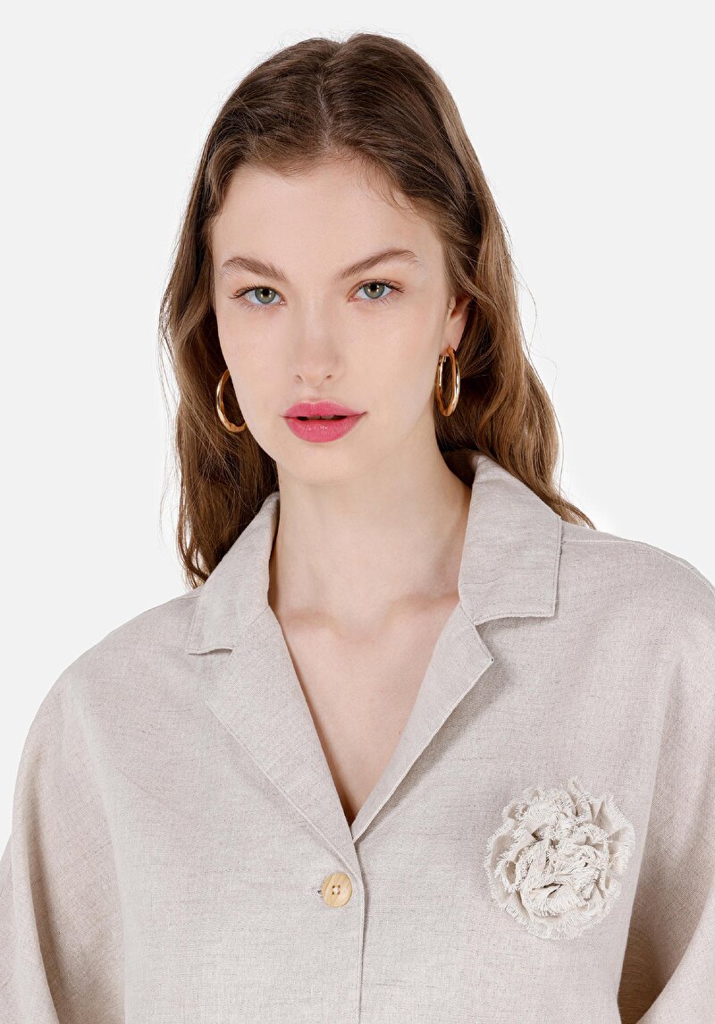 Imagine a Regular Fit V-Neck Drept Cămașă Cu Mânecă Lungă Bej Pentru Femei