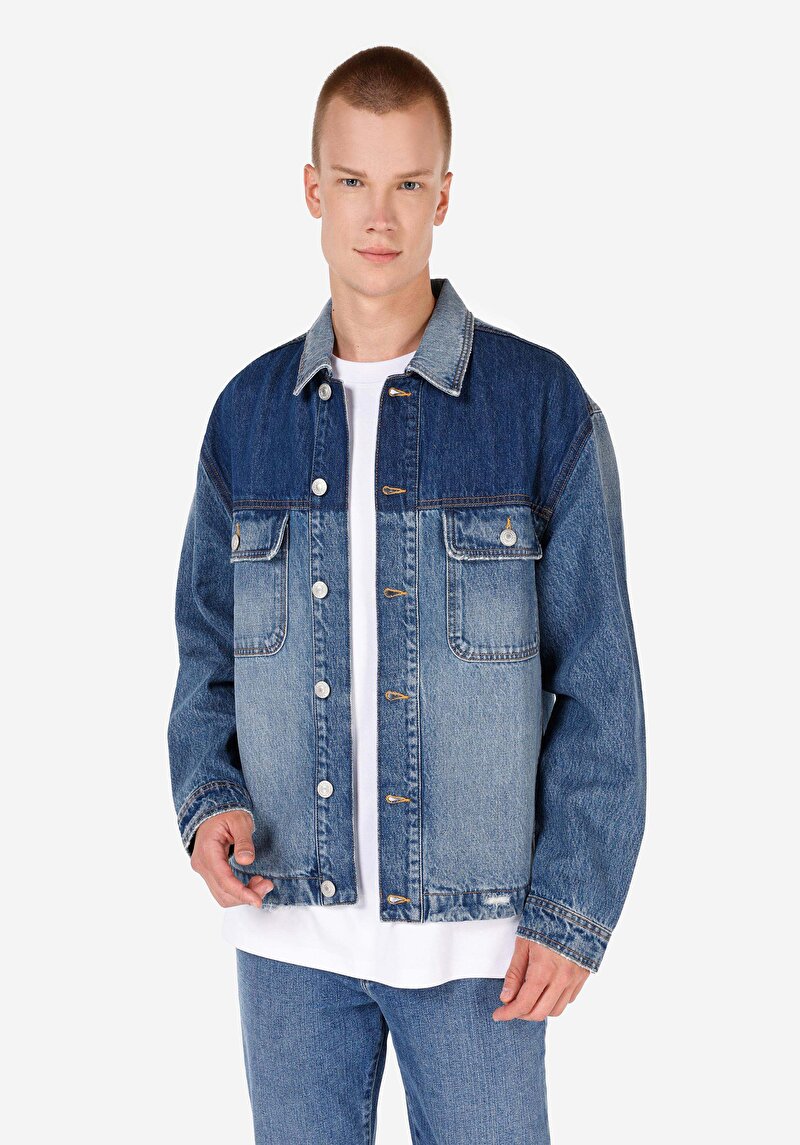 Imagine a Jachetă Albastră Deschisă Pentru Bărbați Cu Nasturi Cu Nasturi