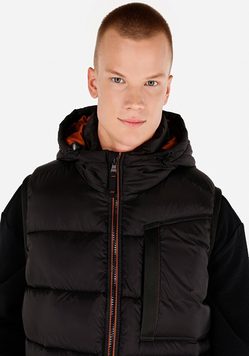 Imagine a Vestă Neagră Pentru Bărbați Regular Fit