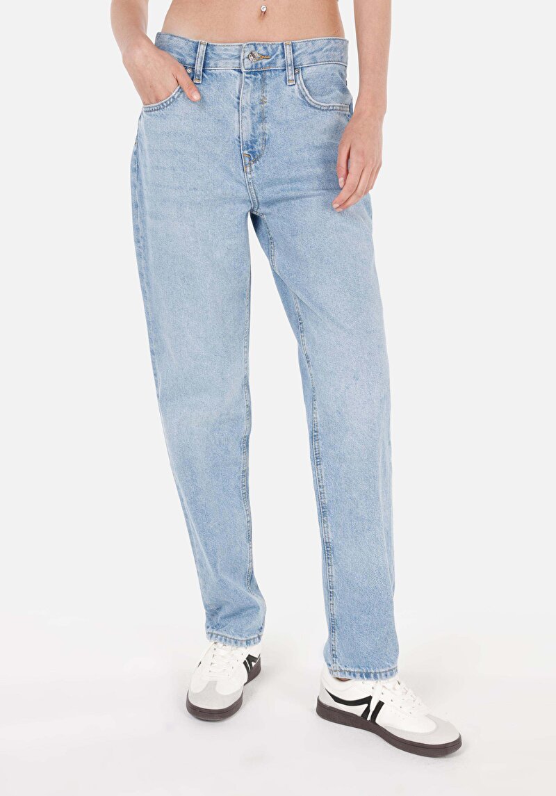 Imagine a Blugi Boyfriend Fit Indigo Pentru Femei