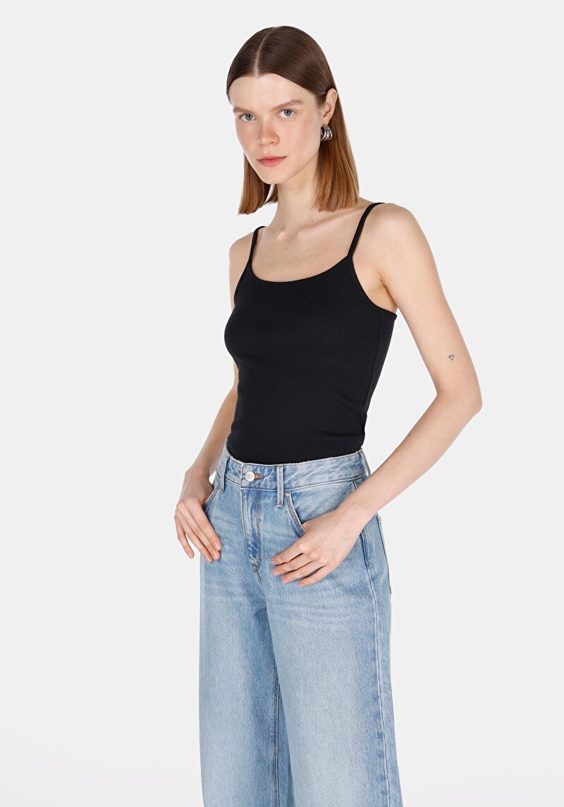 Imagine a Maiou Negru Pentru Femei Slim Fit