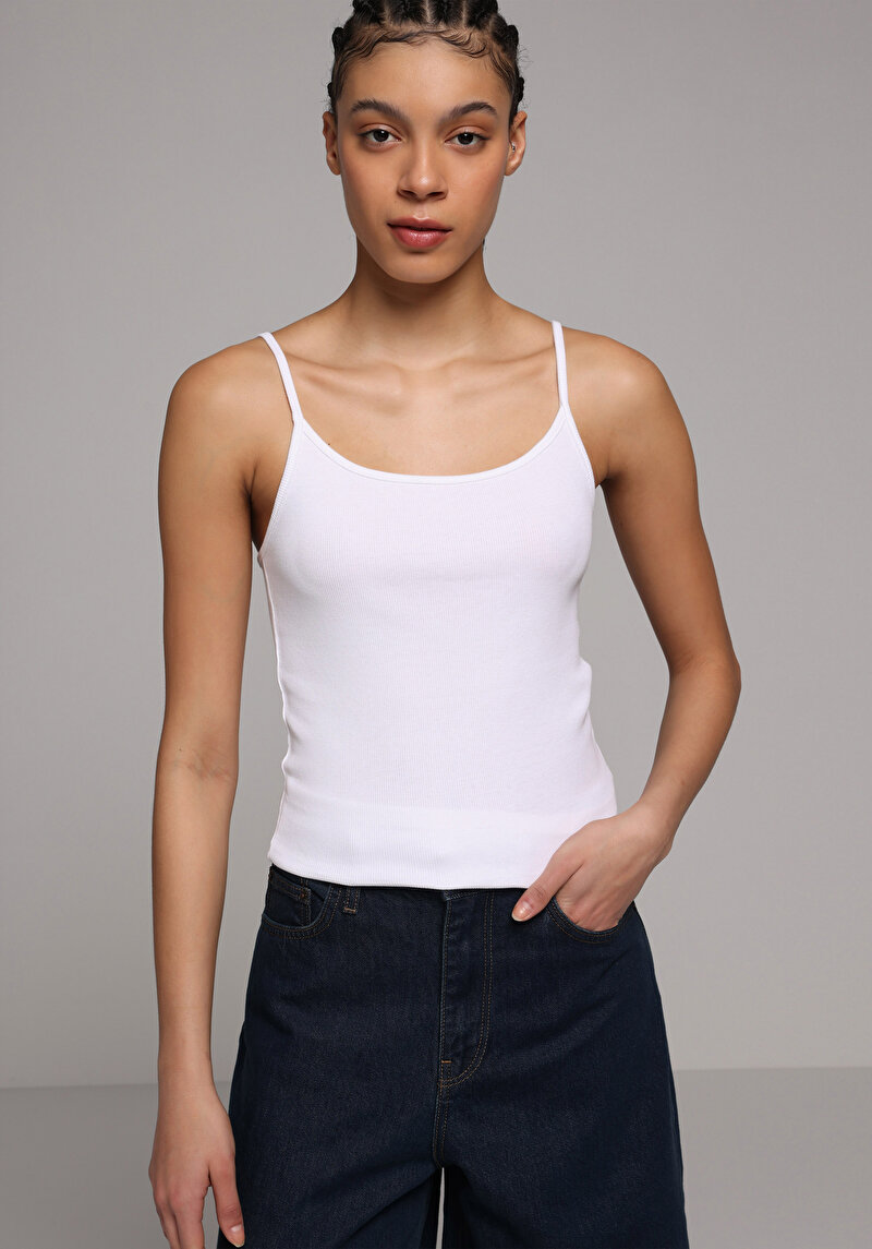 Imagine a Maiou Alb Slim Fit Pentru Femei