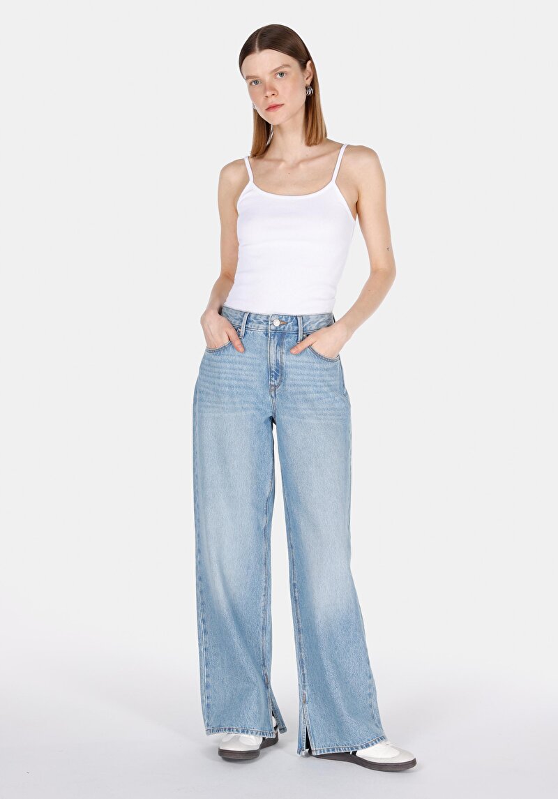 Imagine a Maiou Alb Slim Fit Pentru Femei