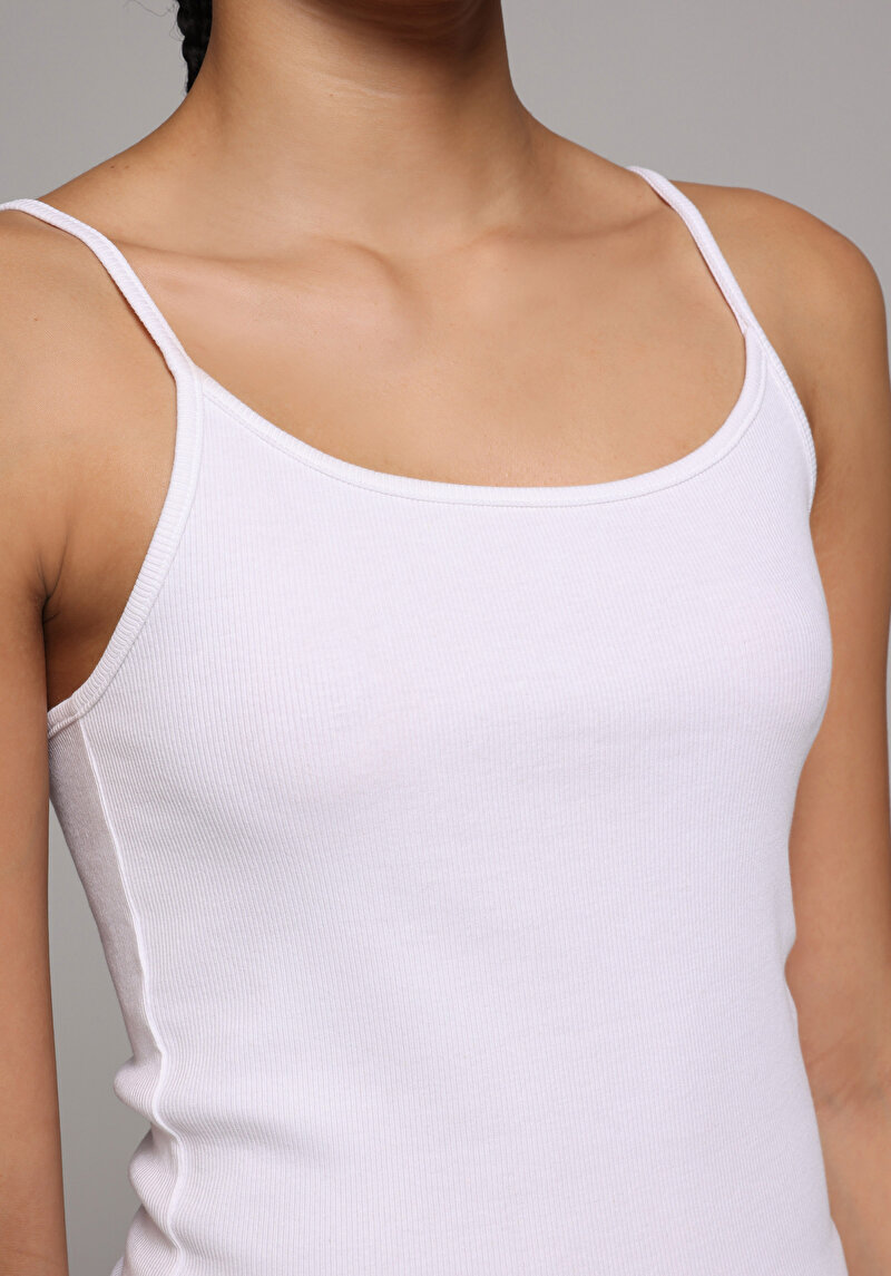 Imagine a Maiou Alb Slim Fit Pentru Femei