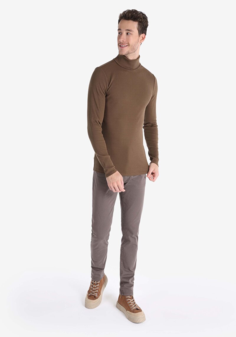 Imagine a Tricou Cu Maneca Lunga De Barbati Maro Slim Fit Cl1049854
