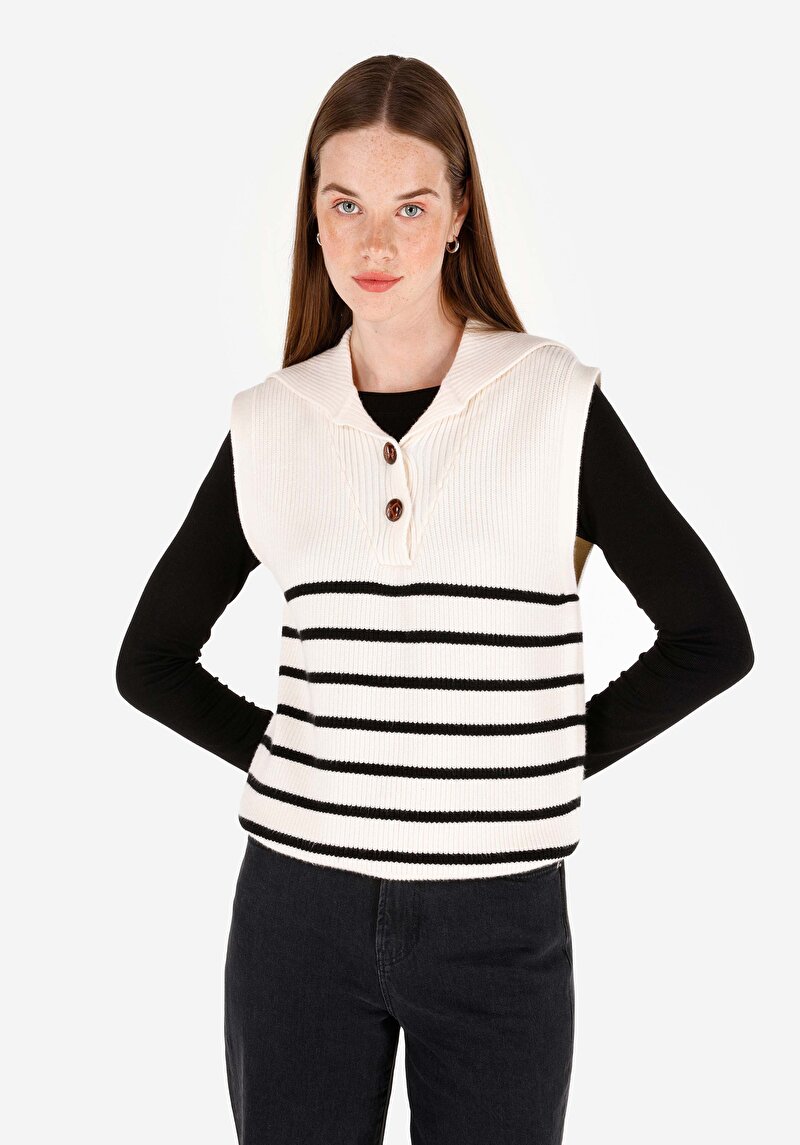 Imagine a Pulover Ecru Pentru Femei Cu Glugă Regular Fit