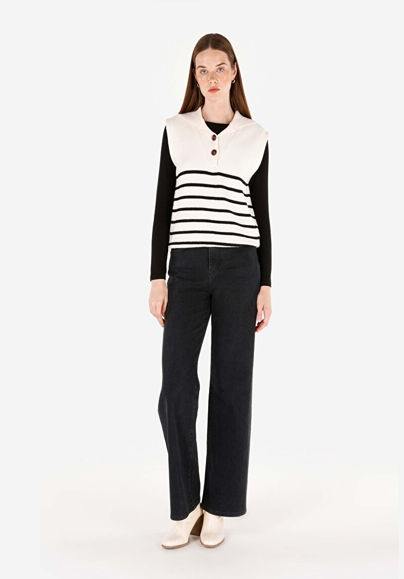 Imagine a Pulover Ecru Pentru Femei Cu Glugă Regular Fit