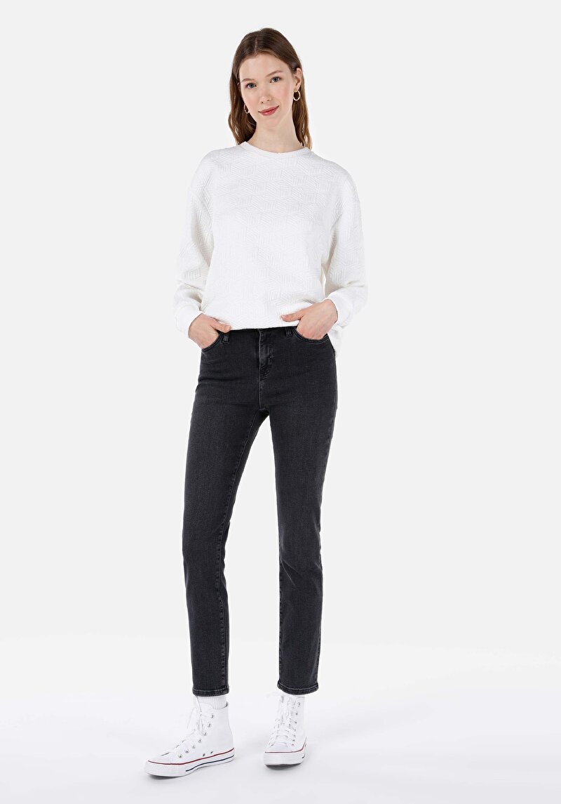 Imagine a Blugi Negri Pentru Femei Slim Fit