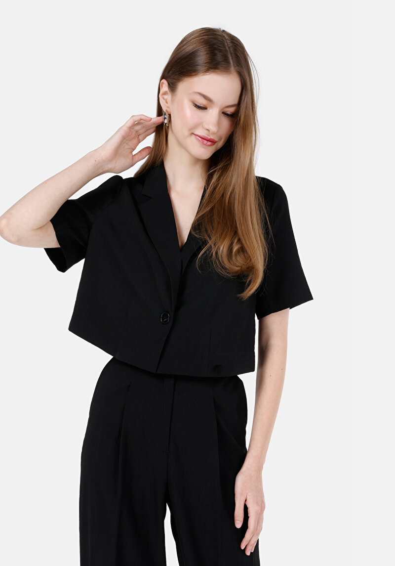 Imagine a Jachetă Neagră Pentru Femei Cu Nasturi Cu Nasturi