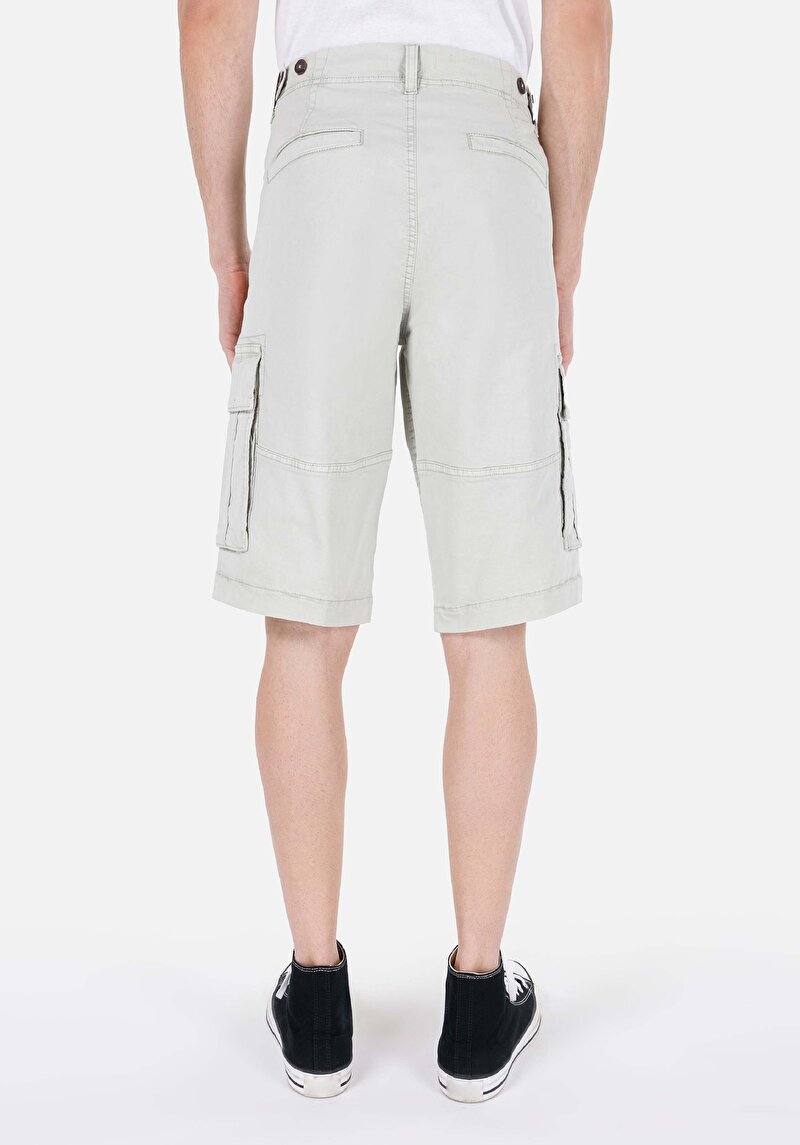Imagine a Short / Pantaloni Scurti De Barbati Alb Regular Fit  Cl1069316