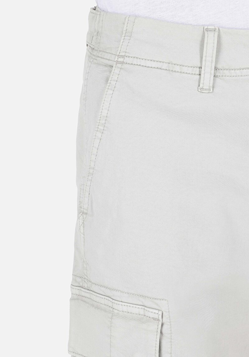 Imagine a Short / Pantaloni Scurti De Barbati Alb Regular Fit  Cl1069316