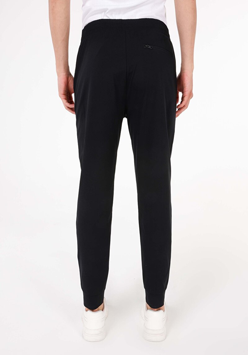 Imagine a Pantaloni De Trening De Barbati Negru Regular Fit Cl1070055